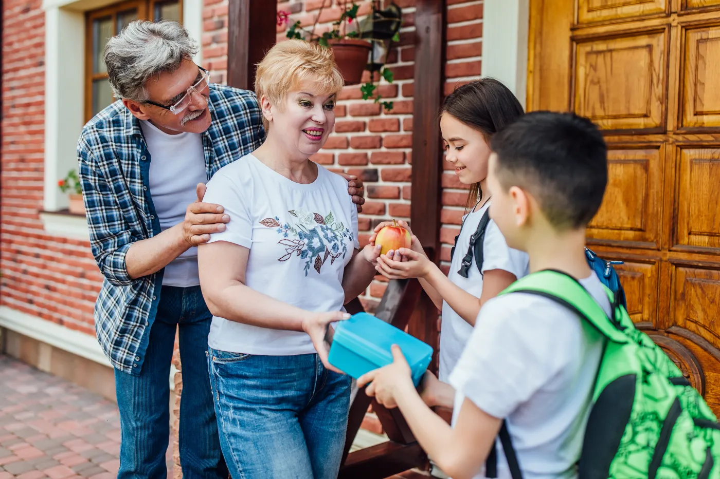 Australian host family welcoming international students at their home